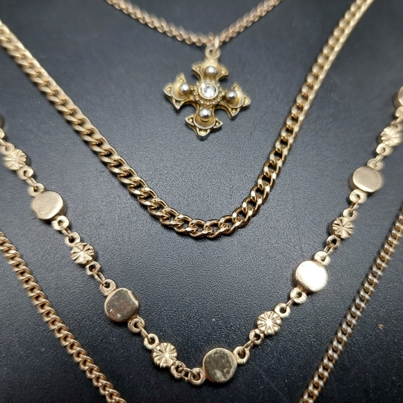 11 inch Express 7 Strand Necklace in GoldTone with Starburst Pendant - Picture 3 of 10